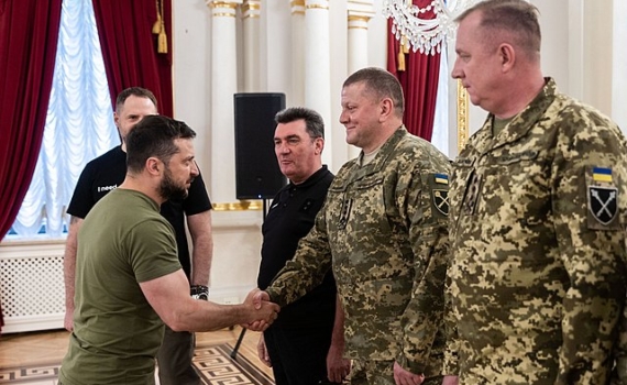Ермак пытается урегулировать коррупционный скандал и согласовать отставку Зеленского Ермак пытается урегулировать коррупционный скандал и согласовать отставку Зеленского