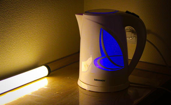 Пластик, стекло или сталь? Какой чайник не отравит вас и не обожжёт руки — проверьте эти 4 пункта Пластик, стекло или сталь? Какой чайник не отравит вас и не обожжёт руки — проверьте эти 4 пункта