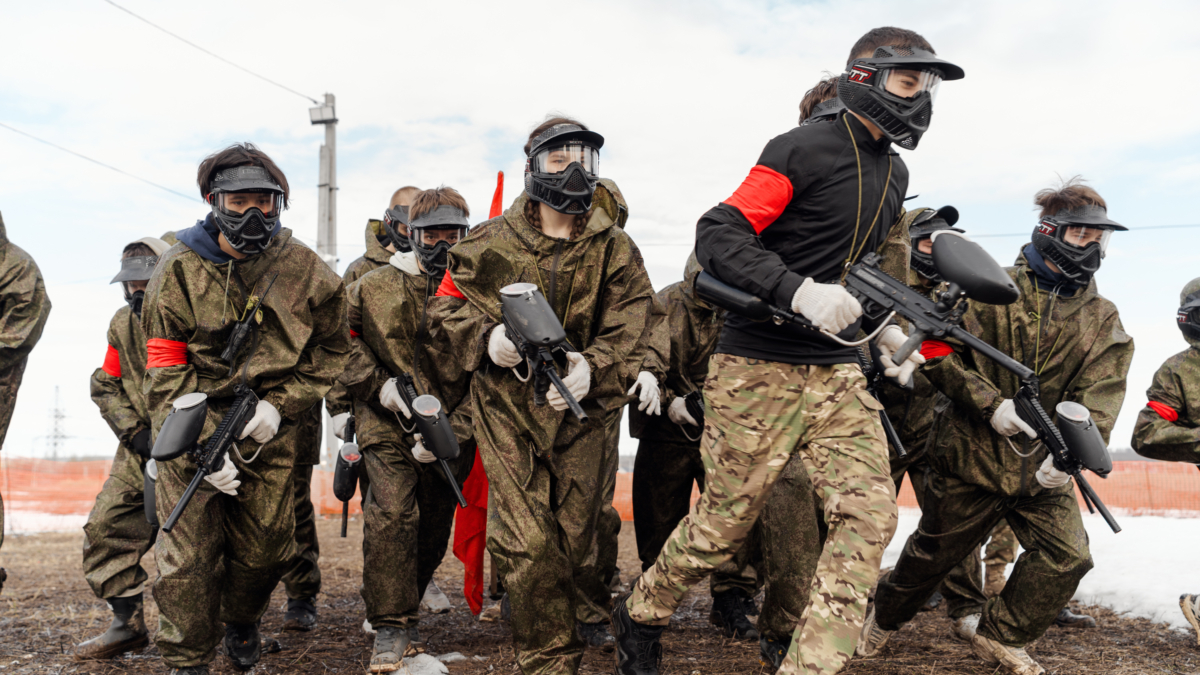 Адреналин и командный дух: в «Алабуга Политех» проходит масштабный турнир по пейнтболу пресс-служба