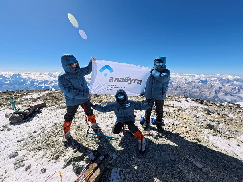 И рекорд, и кинолента: студент «Алабуга Политех» организовал экспедицию на Эльбрус пресс-служба