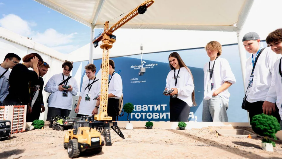 Талантливая молодежь страны собралась на Всероссийском форуме «Орбиты будущего» в «Алабуга Политех» пресс-служба